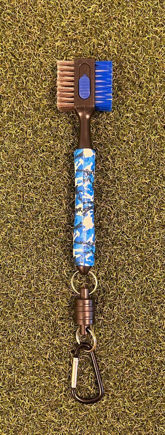 Camo Golf Club Cleaning Brush Magnetic Release/Retractable Spike - Image 4